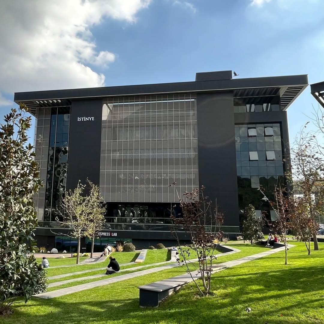 جامعة إستينيا إسطنبول