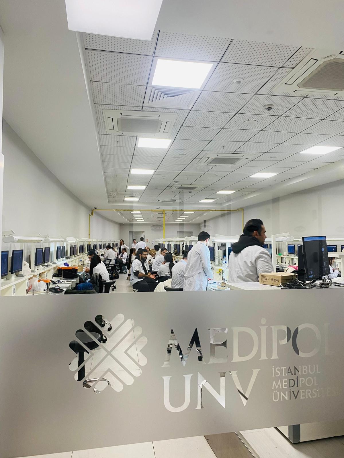 جامعة إسطنبول ميديبول